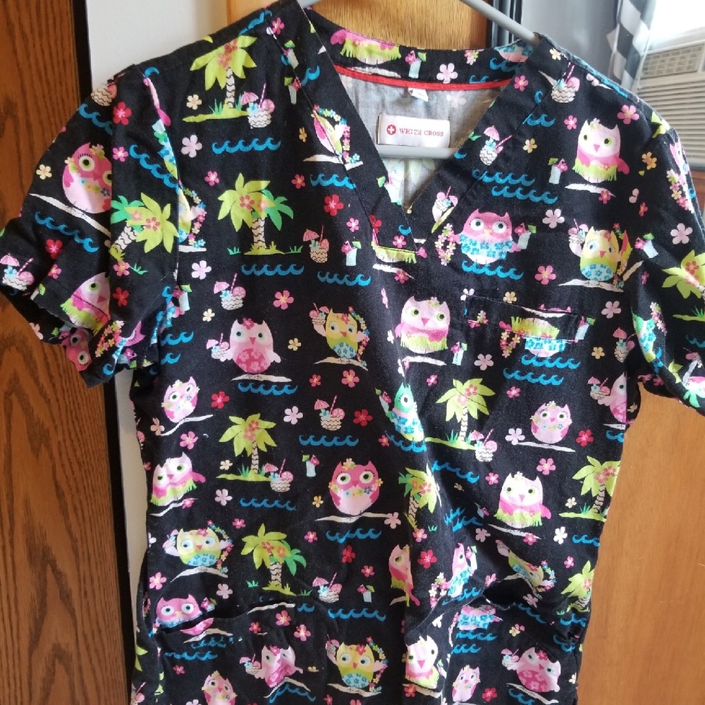 Hawaiian owls themed scrub top. Size S